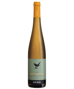 Garrafa de vinho verde Bico Amarelo, vinho branco português, blend das uvas Loureiro, Alvarinho e Avesso, com rótulo amarelo vibrante.