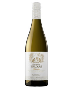 Garrafa de Pazo das Bruxas Albariño, vinho branco espanhol da Família Torres, disponível para delivery em Teresina pela Winery Brasil.