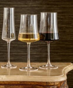 Taça de cristal Crystalex Bohemia 560 ml em cristal ecológico com titânio, disponível na Winery Brasil para valorizar a experiência de degustação de vinhos.